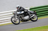 Vintage-motorcycle-club;eventdigitalimages;mallory-park;mallory-park-trackday-photographs;no-limits-trackdays;peter-wileman-photography;trackday-digital-images;trackday-photos;vmcc-festival-1000-bikes-photographs